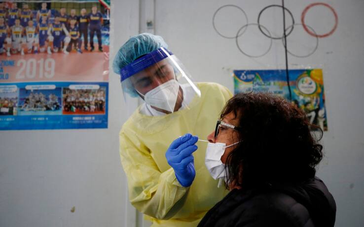 Quarantena per Covid: giorni di durata e novità su malattia Inps | Sky